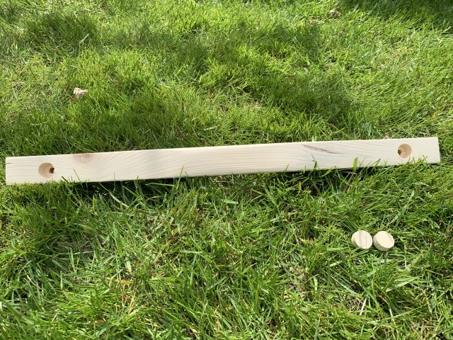 Griff für Rundschilde aus Holz – handgefertigt