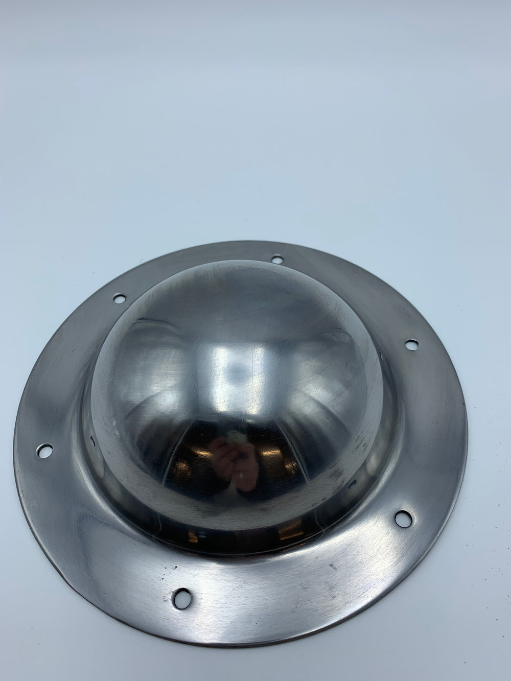 Schildbuckel 205 mm aus 2 mm Stahl – Silber gebürstet mit Nieten | Lord of Medieval