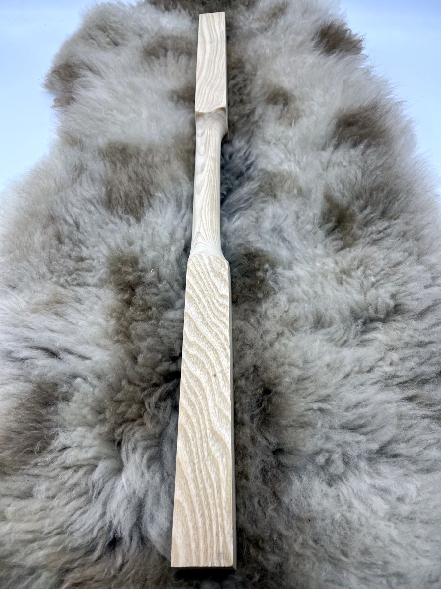 Flacher Schildgriff aus Eschenholz – für Rundschilde