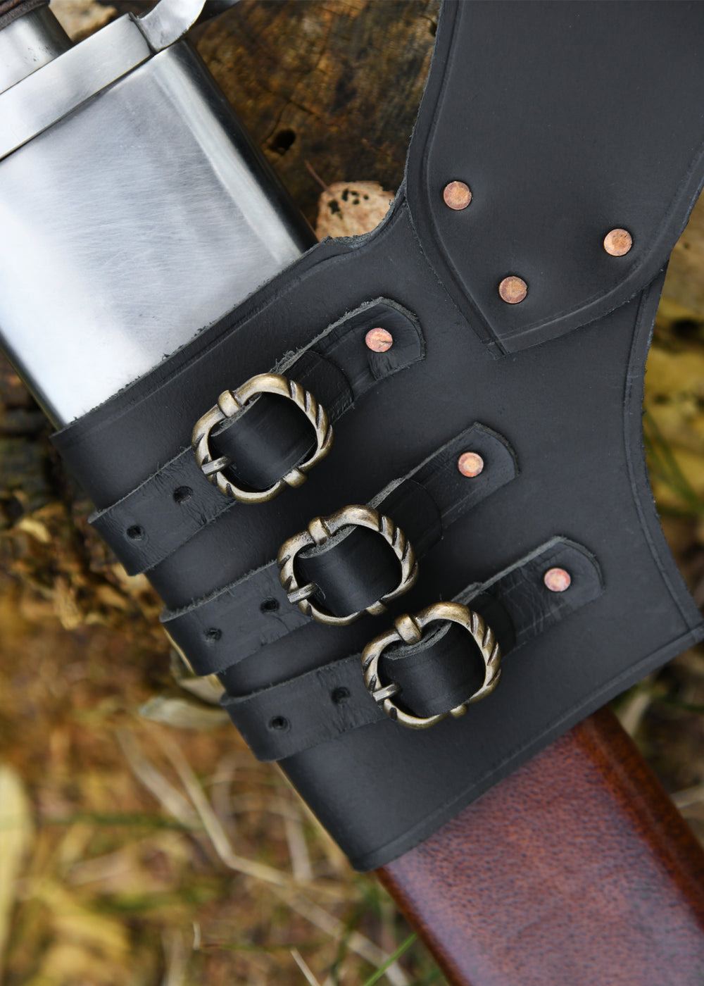 Verstellbarer Schwerthalter aus schwarzem Leder