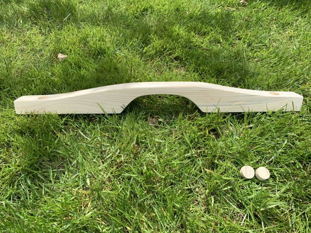 Griff für Rundschilde aus Holz – handgefertigt