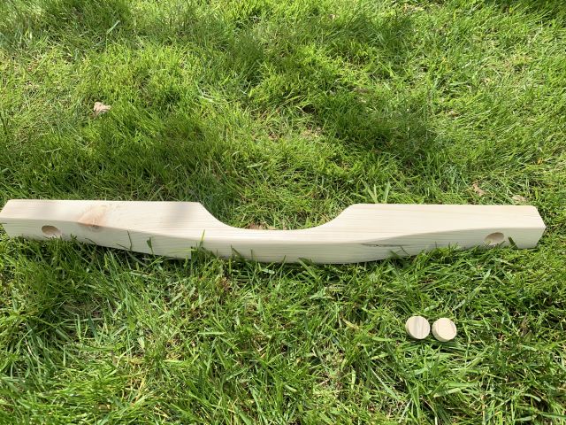 Griff für Rundschilde aus Holz – handgefertigt