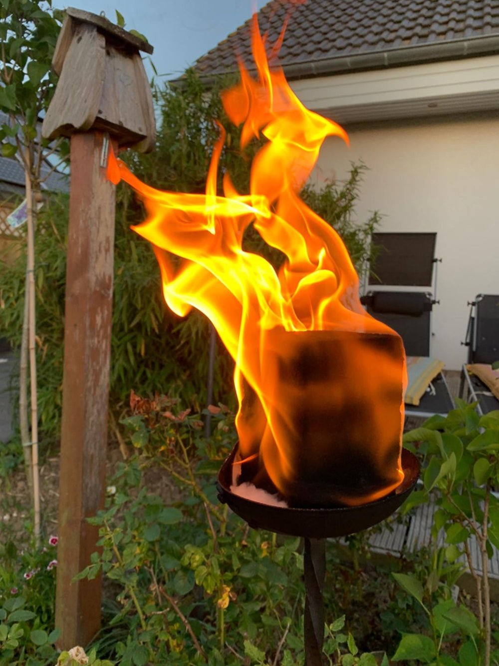 Brennblock für Lagerfackeln – Naturmaterial, starke Flamme & 2 Std. Brenndauer | kaum Rauch & Funken