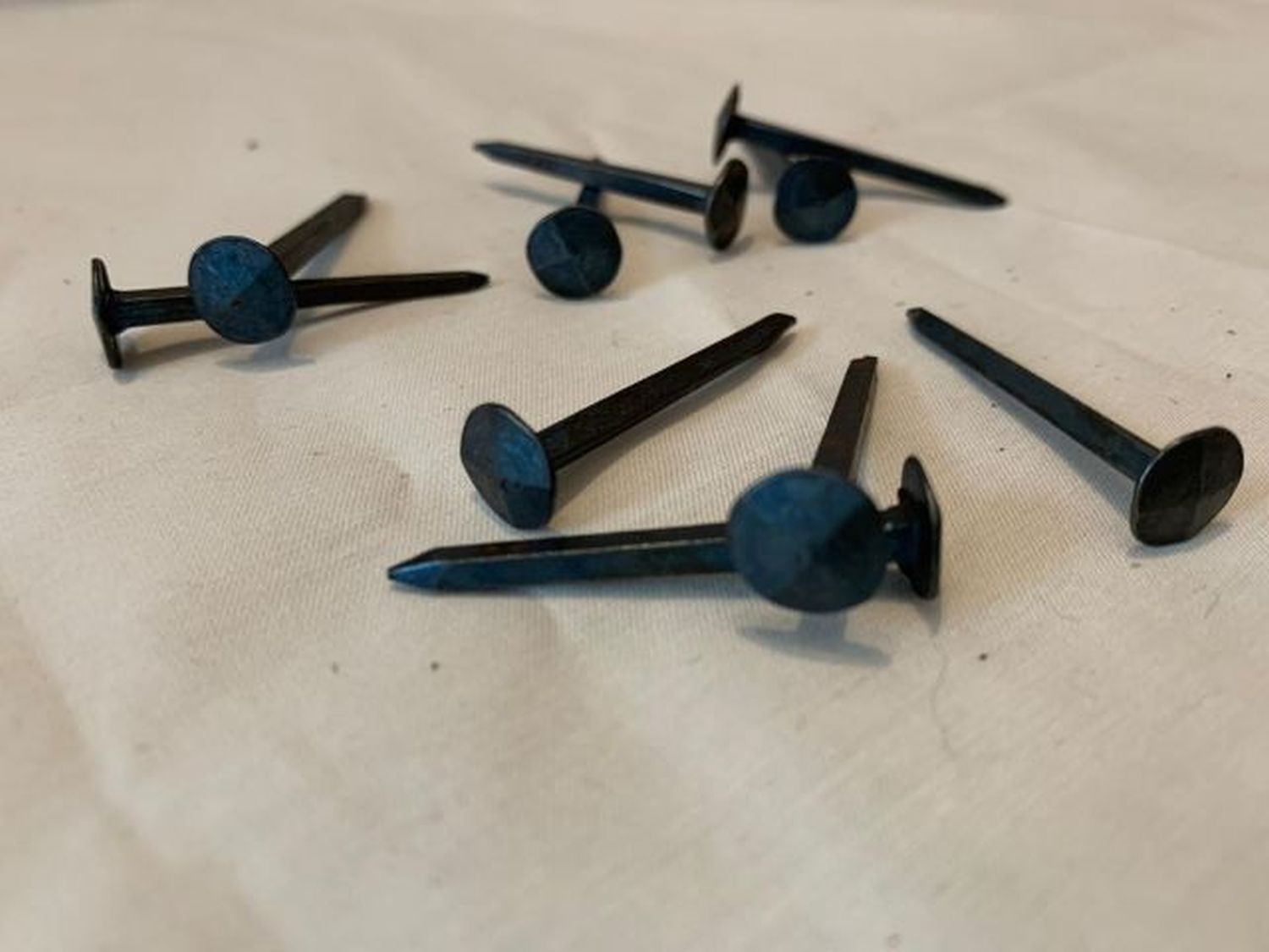 Gebläute Schmiedenägel für Schildbau & Mittelalter Handwerk – 20–70 mm, 4-schlägiger Kopf