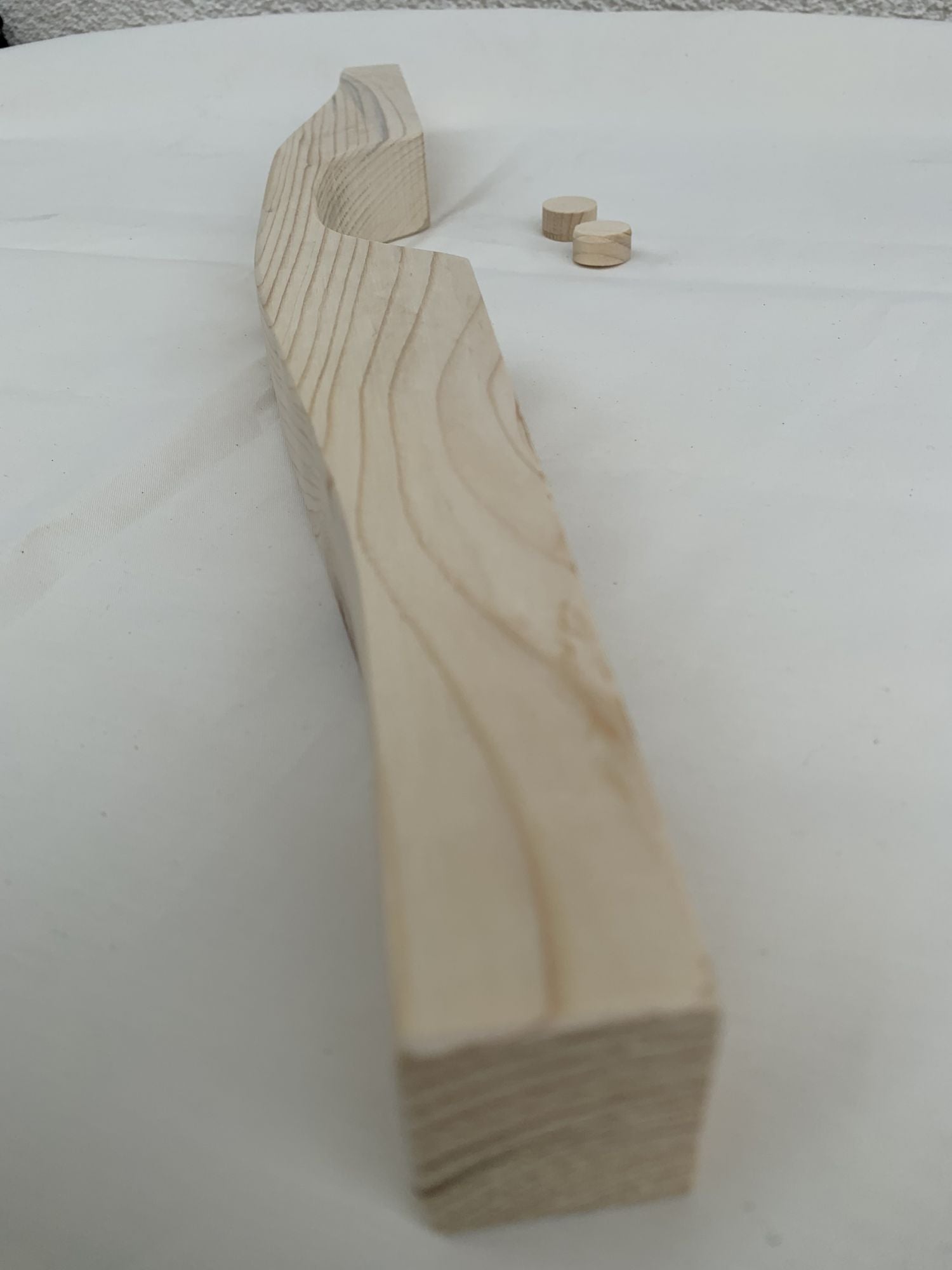 Griff für Rundschilde aus Holz – handgefertigt