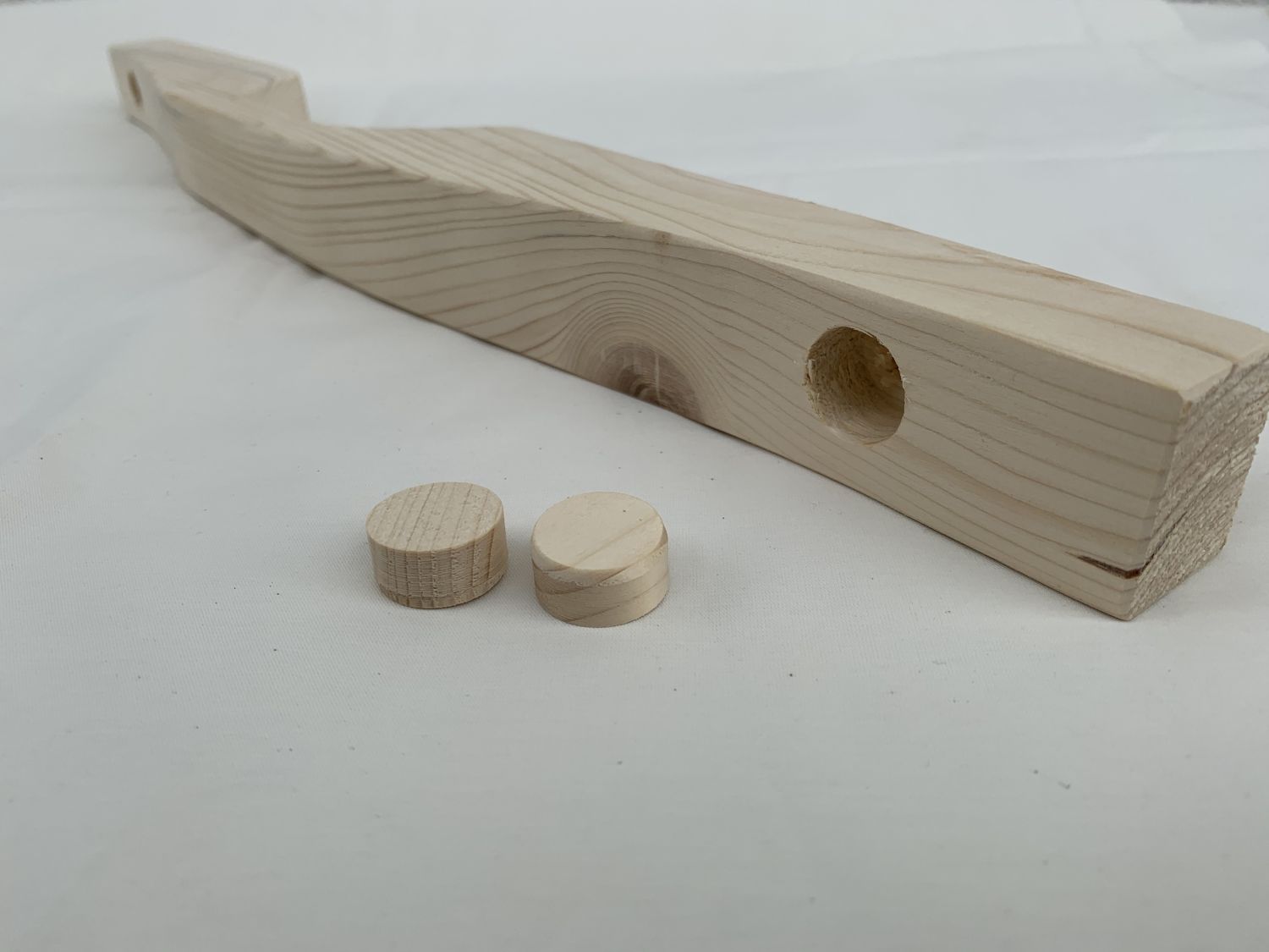 Griff für Rundschilde aus Holz – handgefertigt