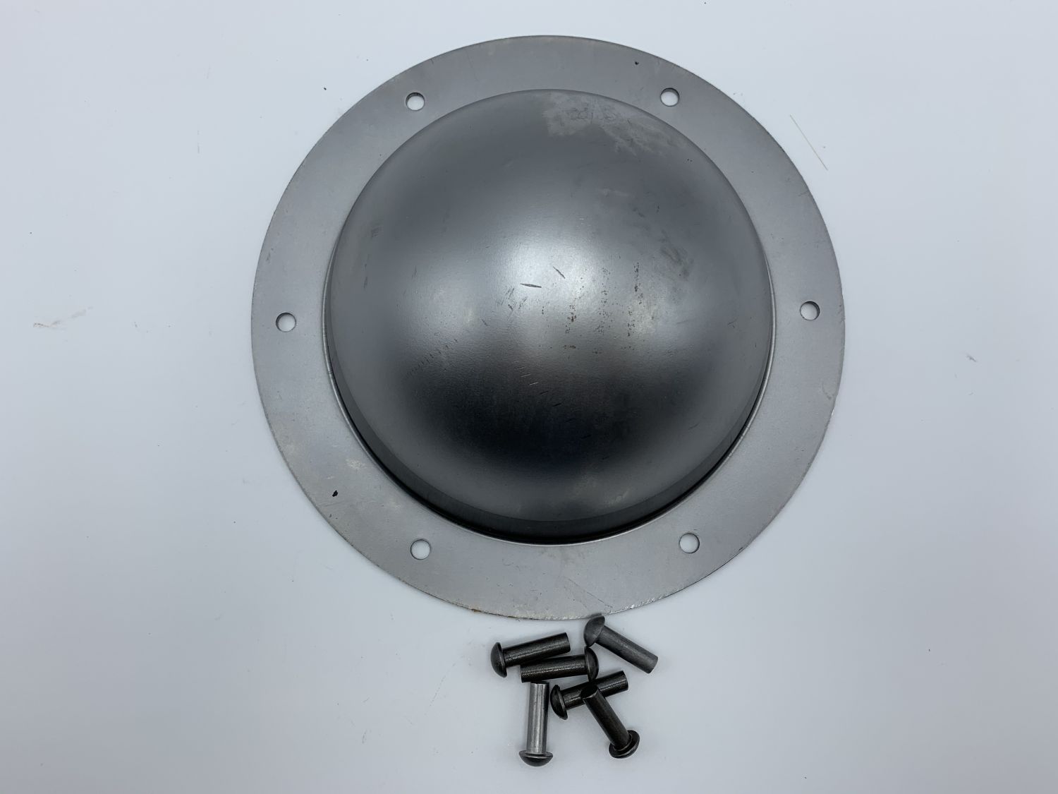 Einfacher Schildbuckel mit großer Wölbung
