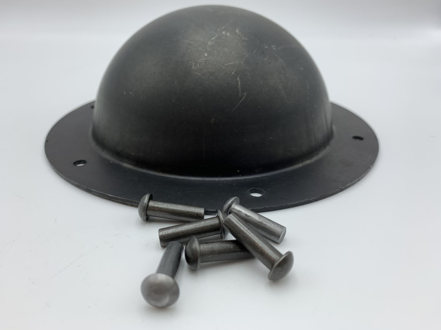 Einfacher Schildbuckel mit großer Wölbung