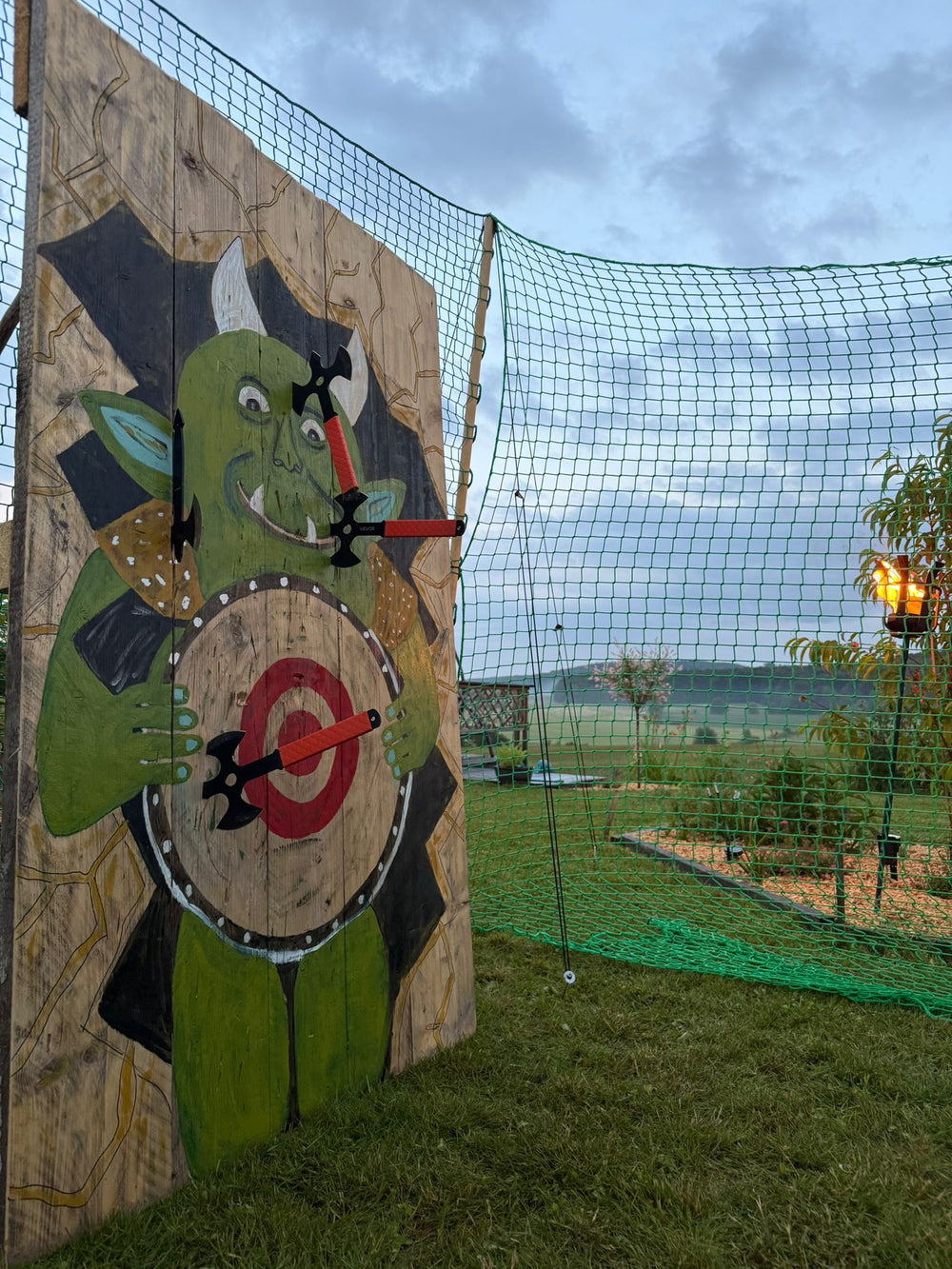Mobiler Axtwurfstand für Firmenfeiern, Hochzeiten & Stadtfeste