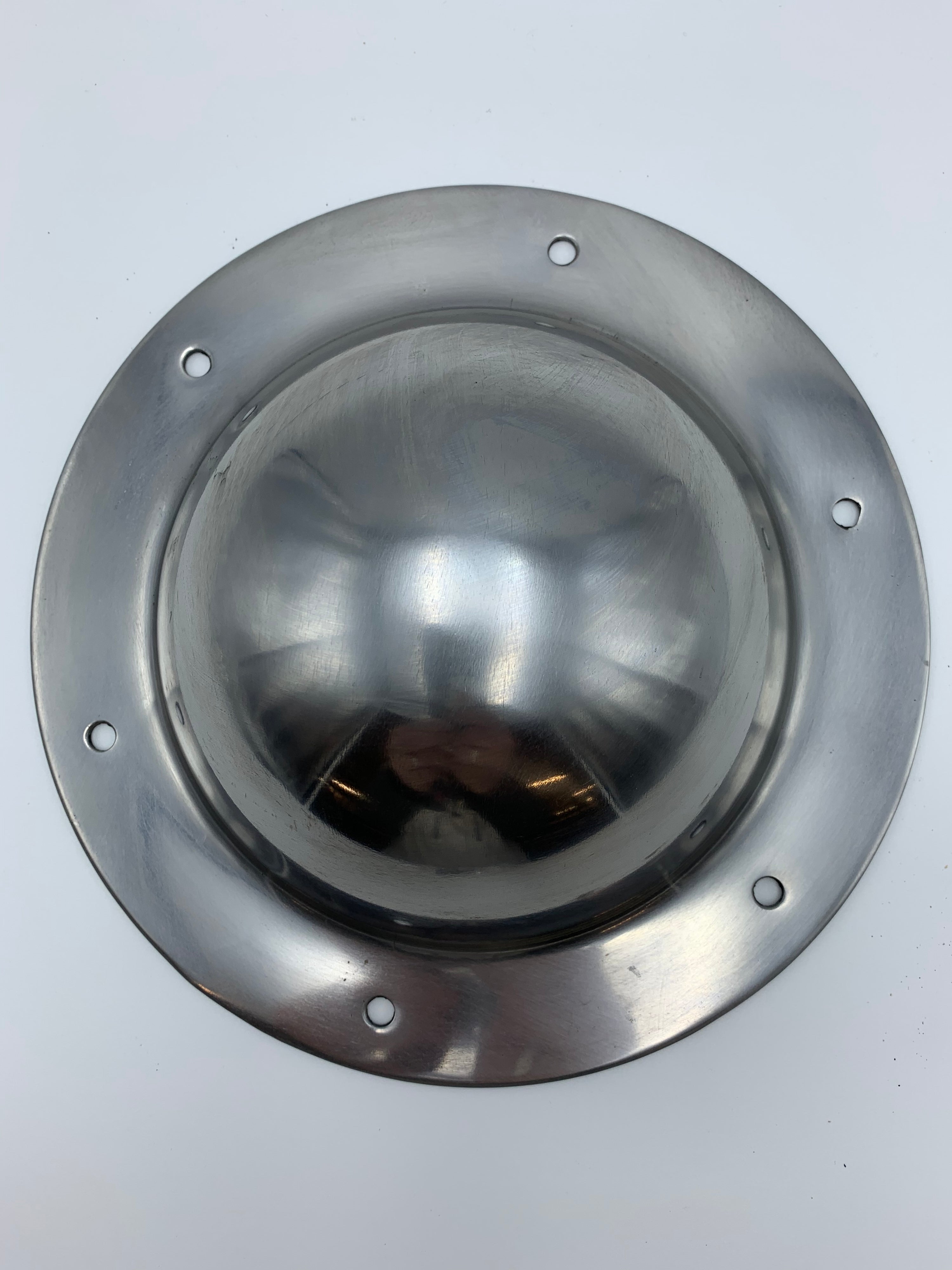 Schildbuckel 205 mm aus 2 mm Stahl – Silber gebürstet mit Nieten | Lord of Medieval