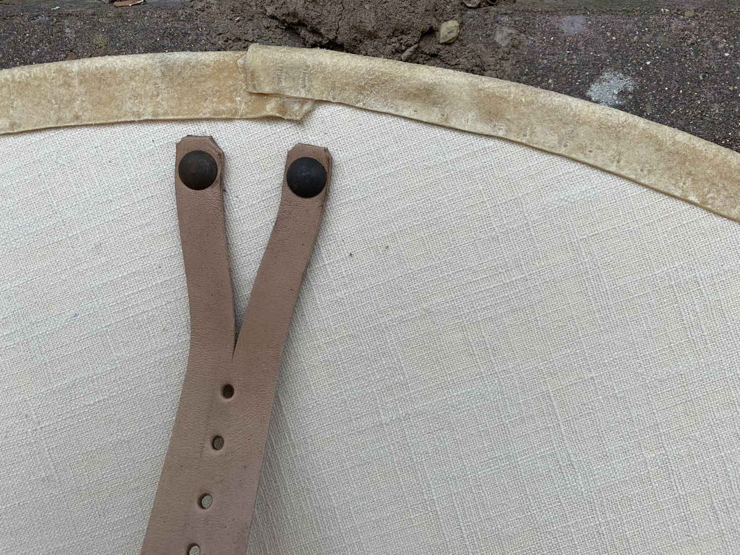 Rundschild aus Pappelholz 12 mm – mit Griff, Leinen & Rohhaut | 35–100 cm