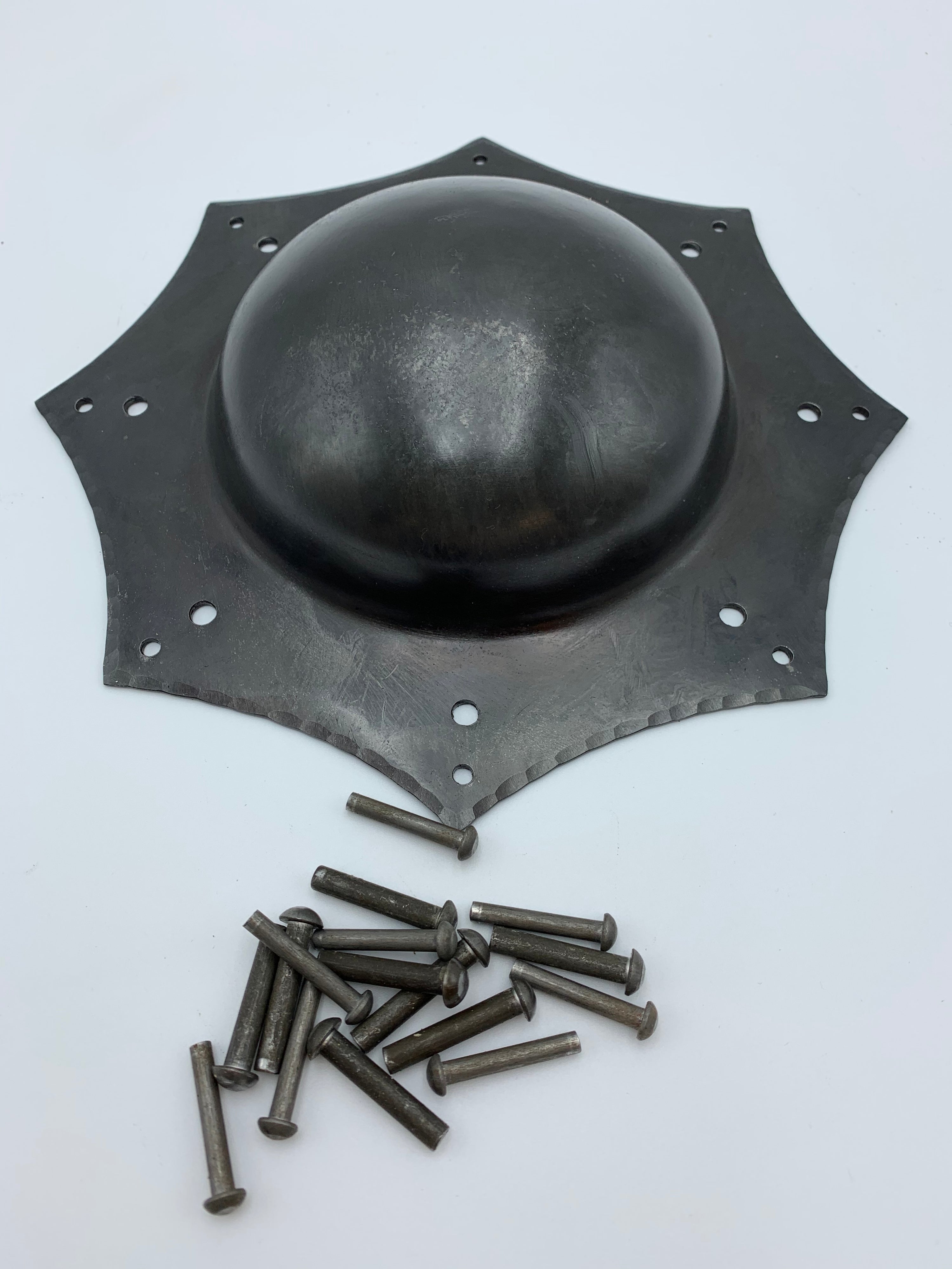„Schildbuckel aus Stahl mit Zierkrempe für Mittelalter-Schild“