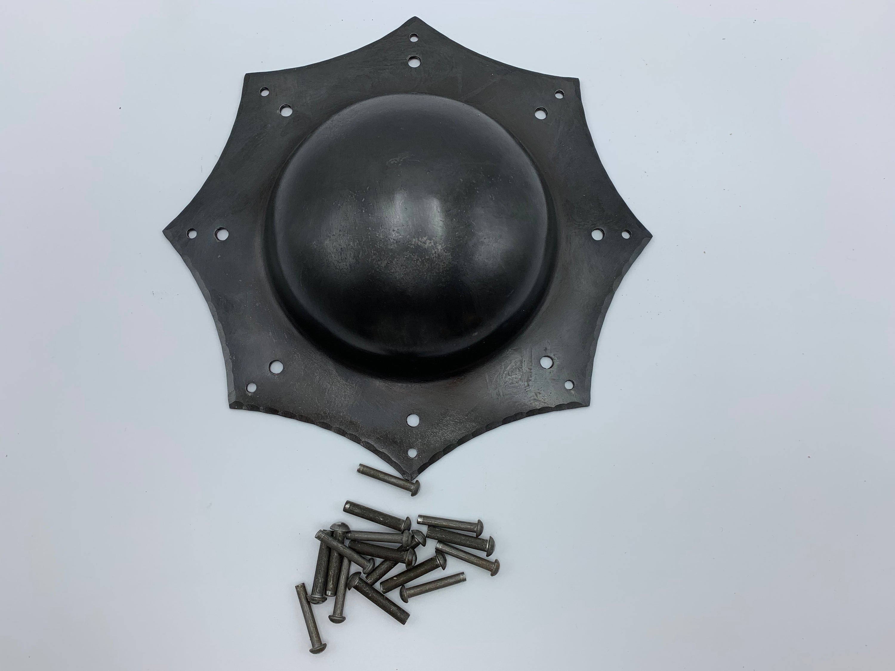 „Schildbuckel aus Stahl mit Zierkrempe für Mittelalter-Schild“