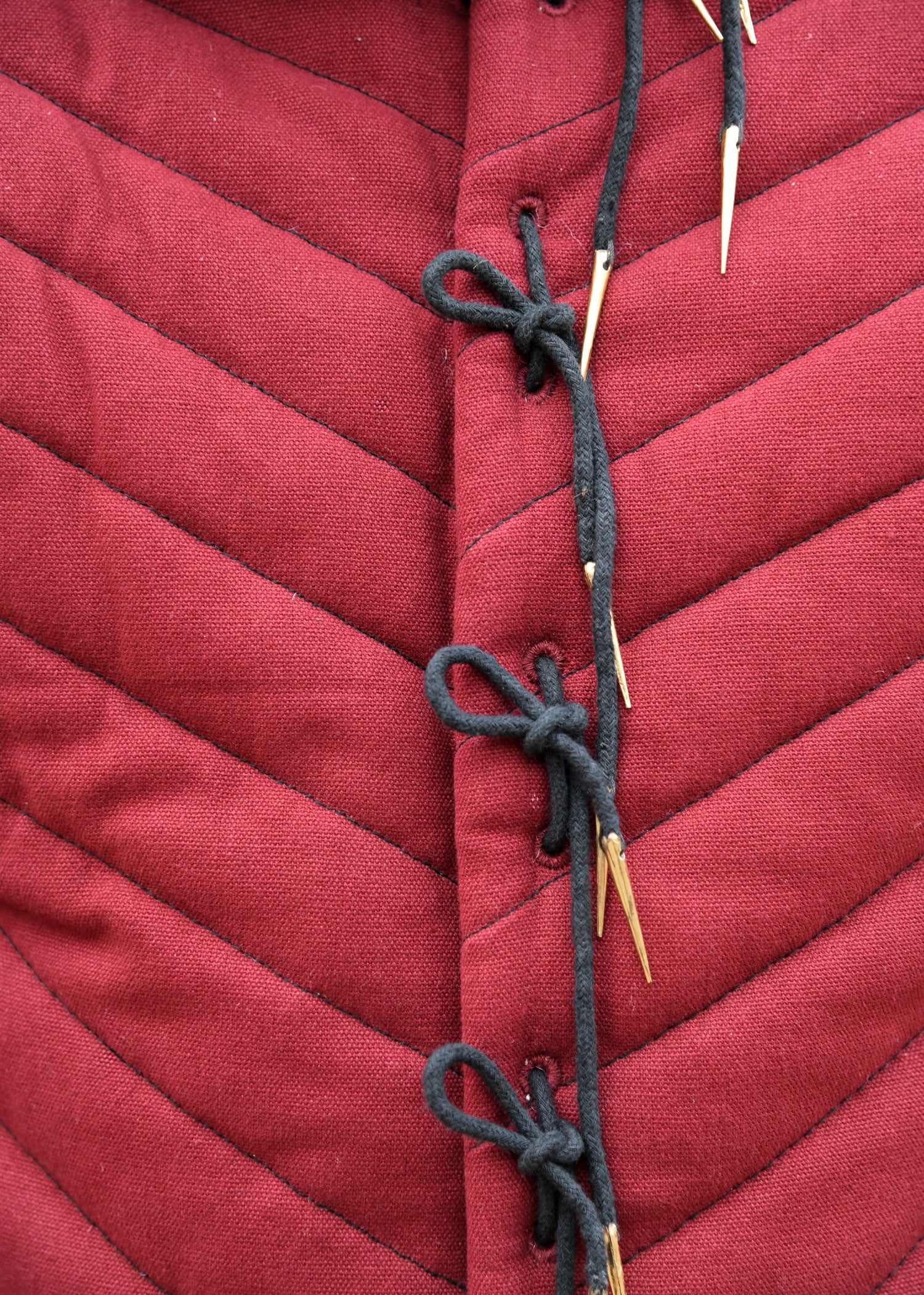 Rüstwams mit Nesteln, weinrot - schwarz
