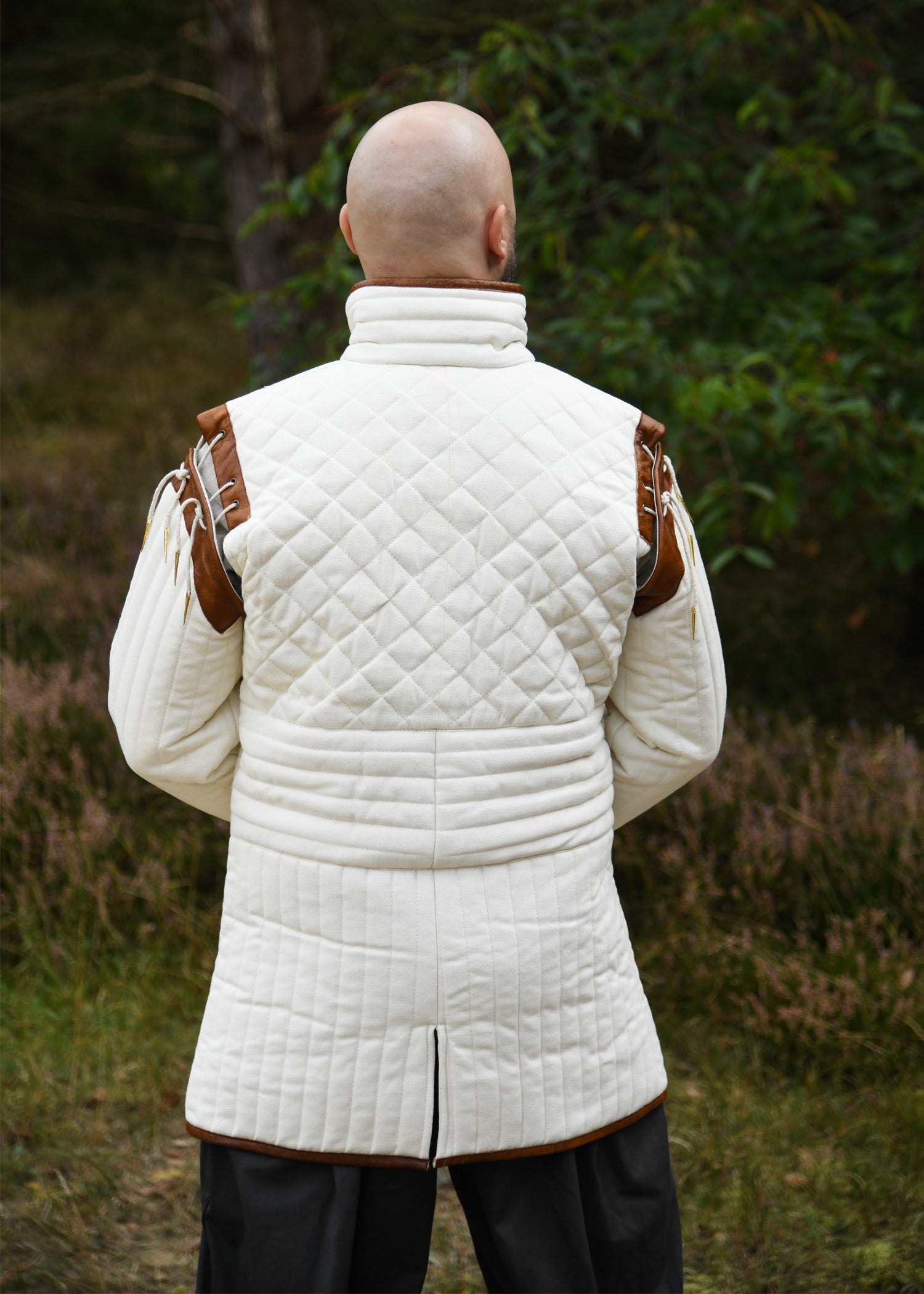 Langer Gambeson mit abnehmbaren Ärmeln und Leder, natur-braun