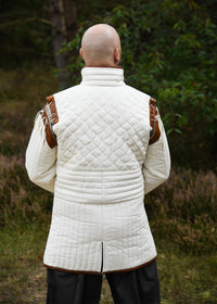Langer Gambeson mit abnehmbaren Ärmeln und Leder, natur-braun