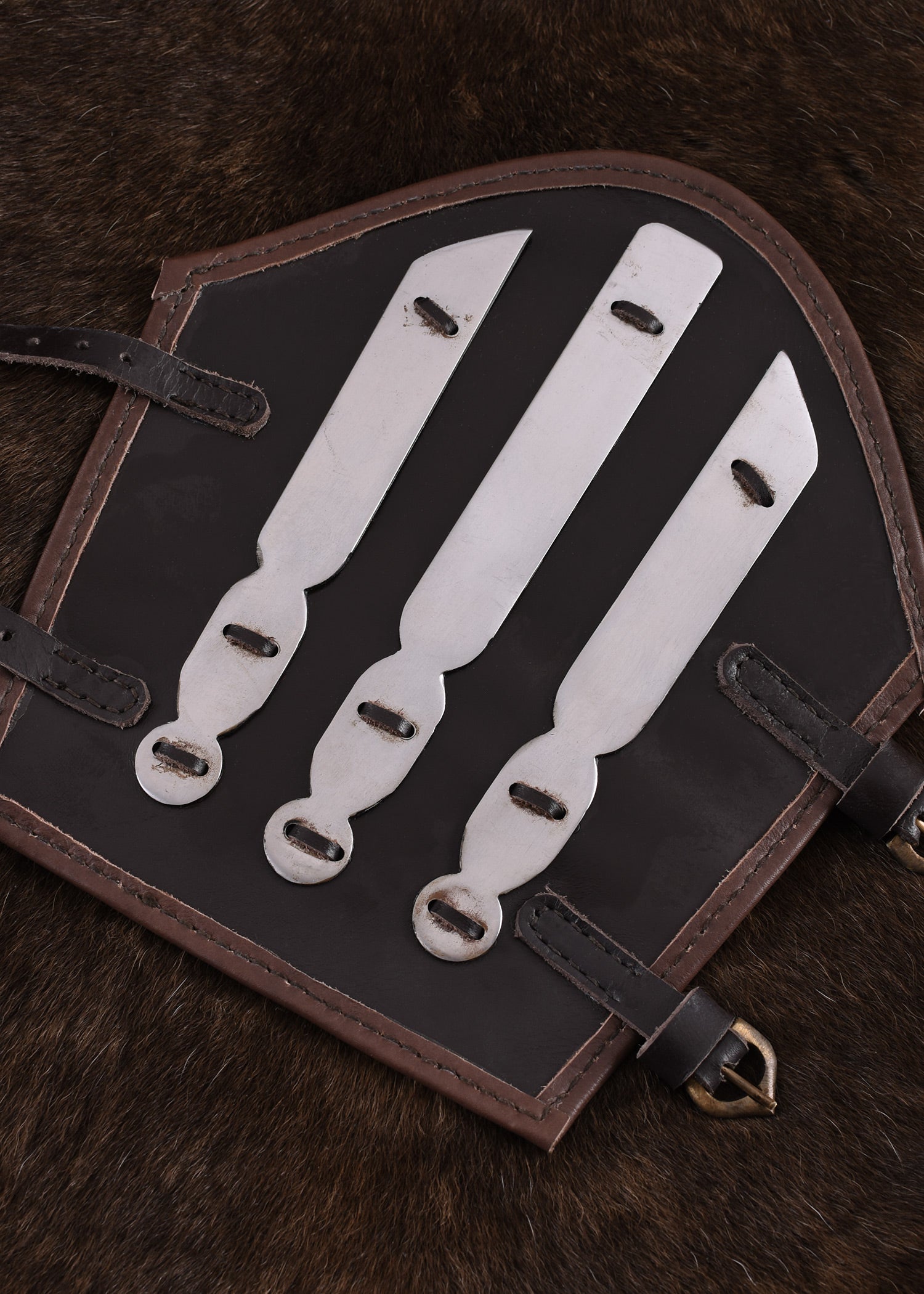 Armschutz aus Stahl und Leder