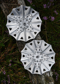 Gotische Schwebescheiben aus dem späten 15. Jh., 1,6 mm Stahl, Paar