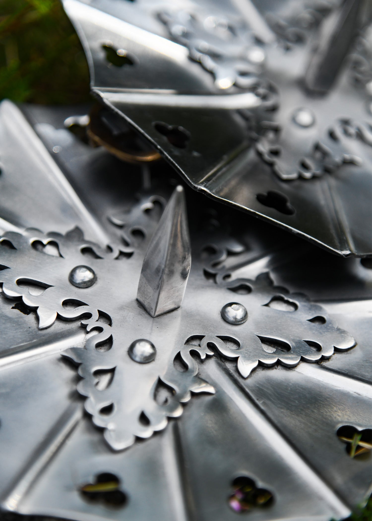 Gotische Schwebescheiben aus dem späten 15. Jh., 1,6 mm Stahl, Paar