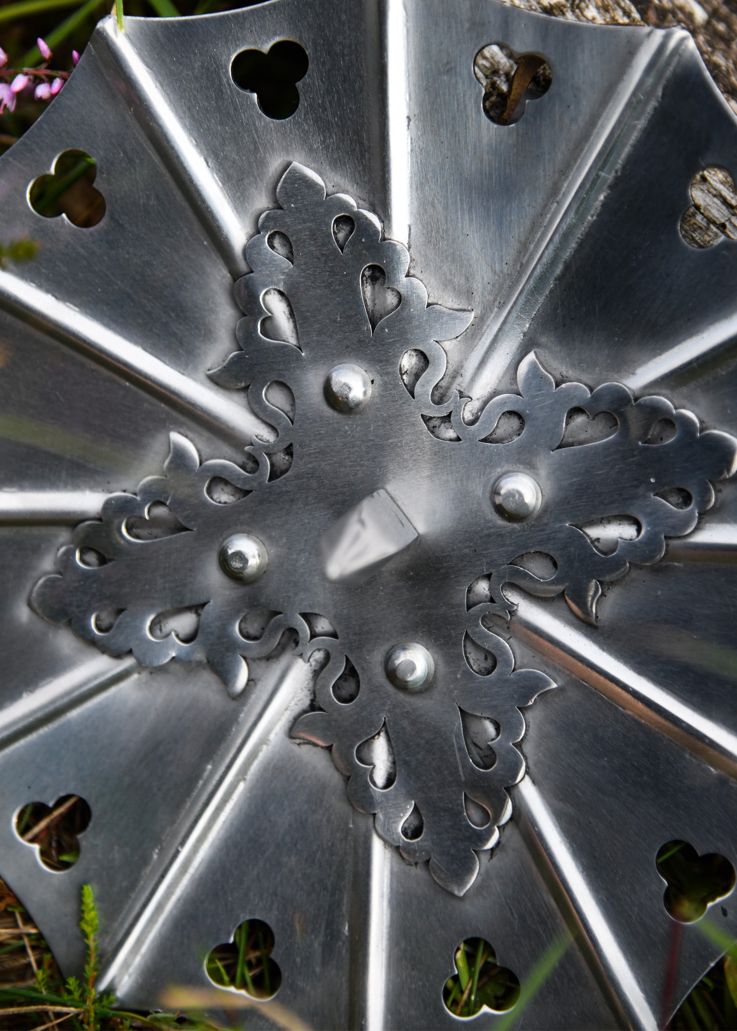 Gotische Schwebescheiben aus dem späten 15. Jh., 1,6 mm Stahl, Paar